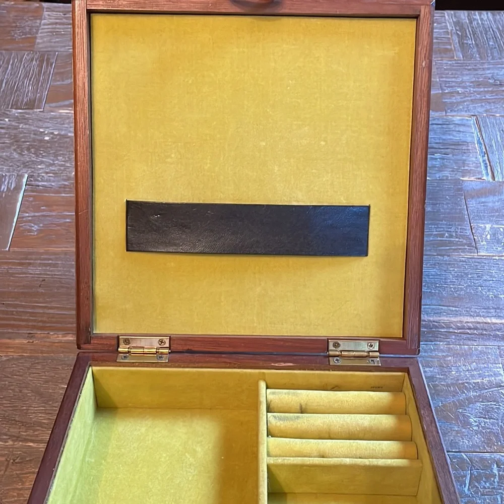Vintage Wooden Square Jewelry Box🖤